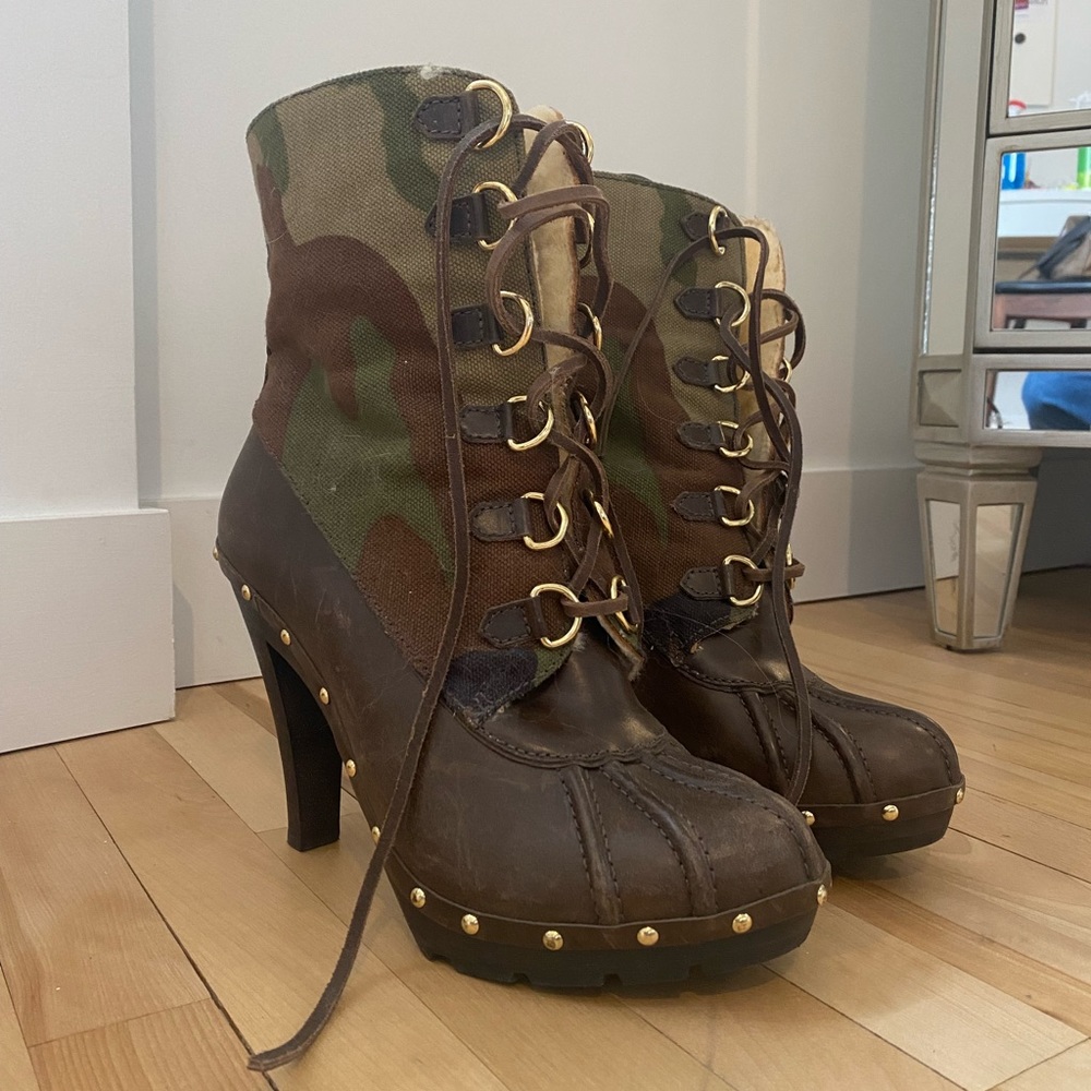 Camo boots Micheal Kors